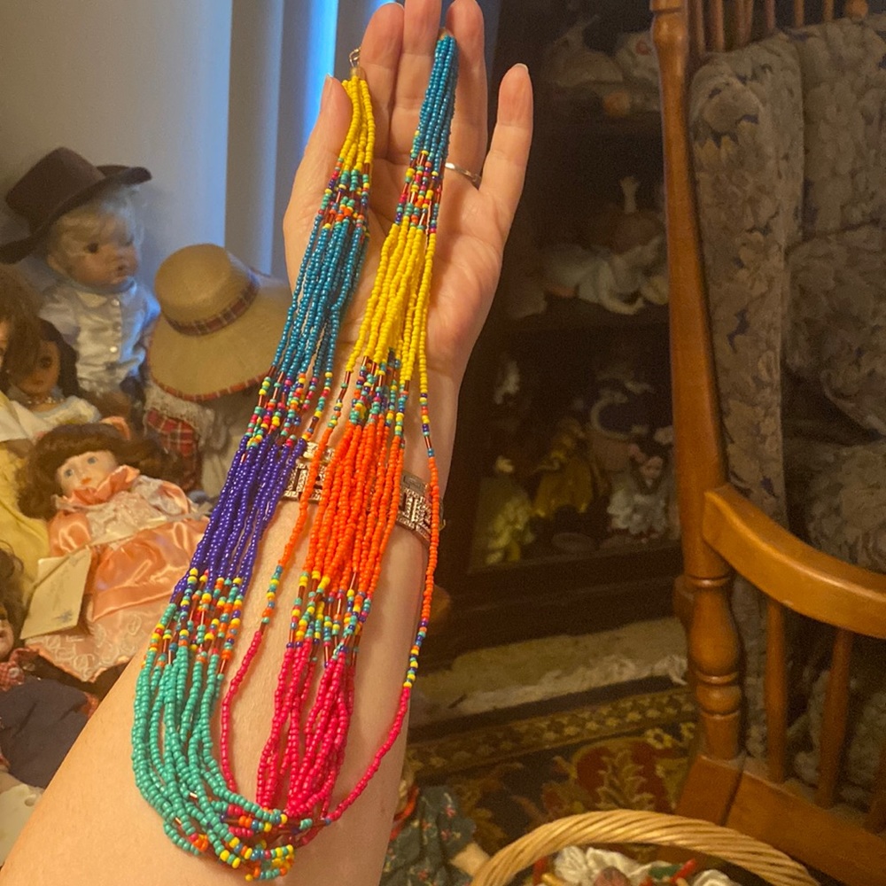 Beautiful beaded necklace NA style (AR)